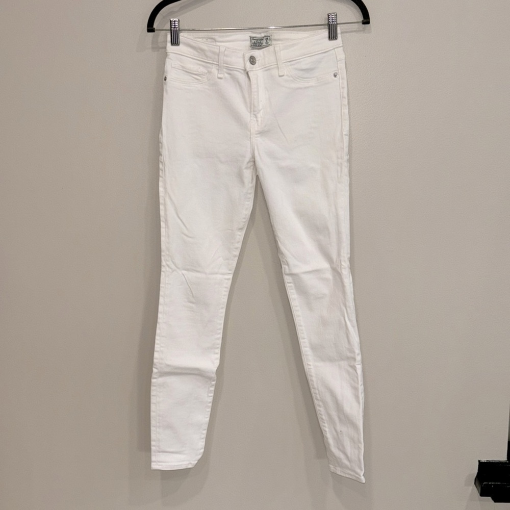 Abercrombie & Fitch Harper Low rise super skinny size 28 in white.